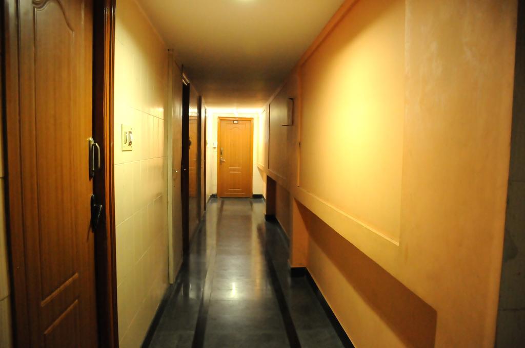 Отель V.K.Residency Тирупати Экстерьер фото